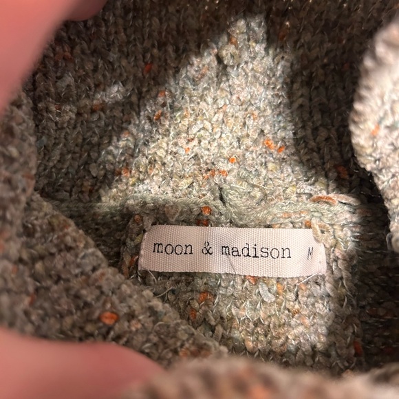 turtleneck sweater - Picture 3 of 3